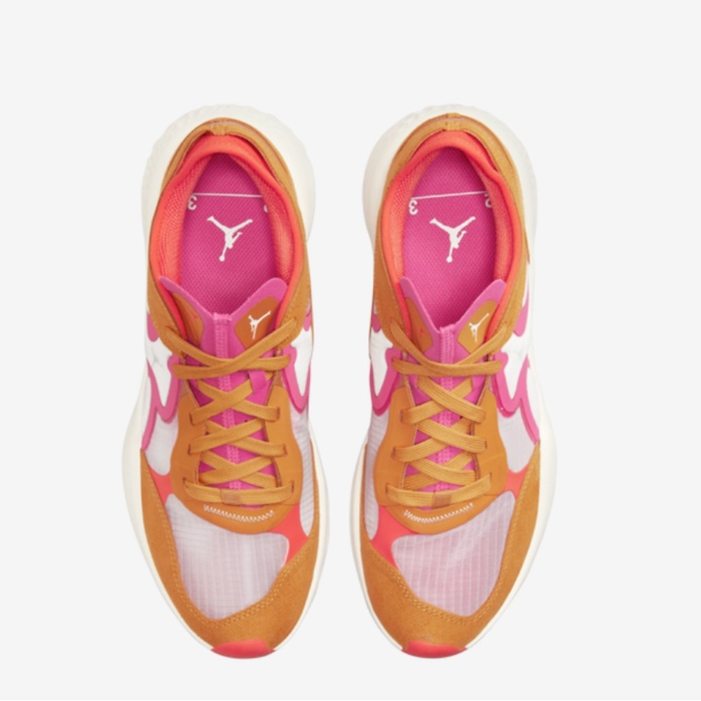 - Women’s chutney Jordan Delta 3 Low